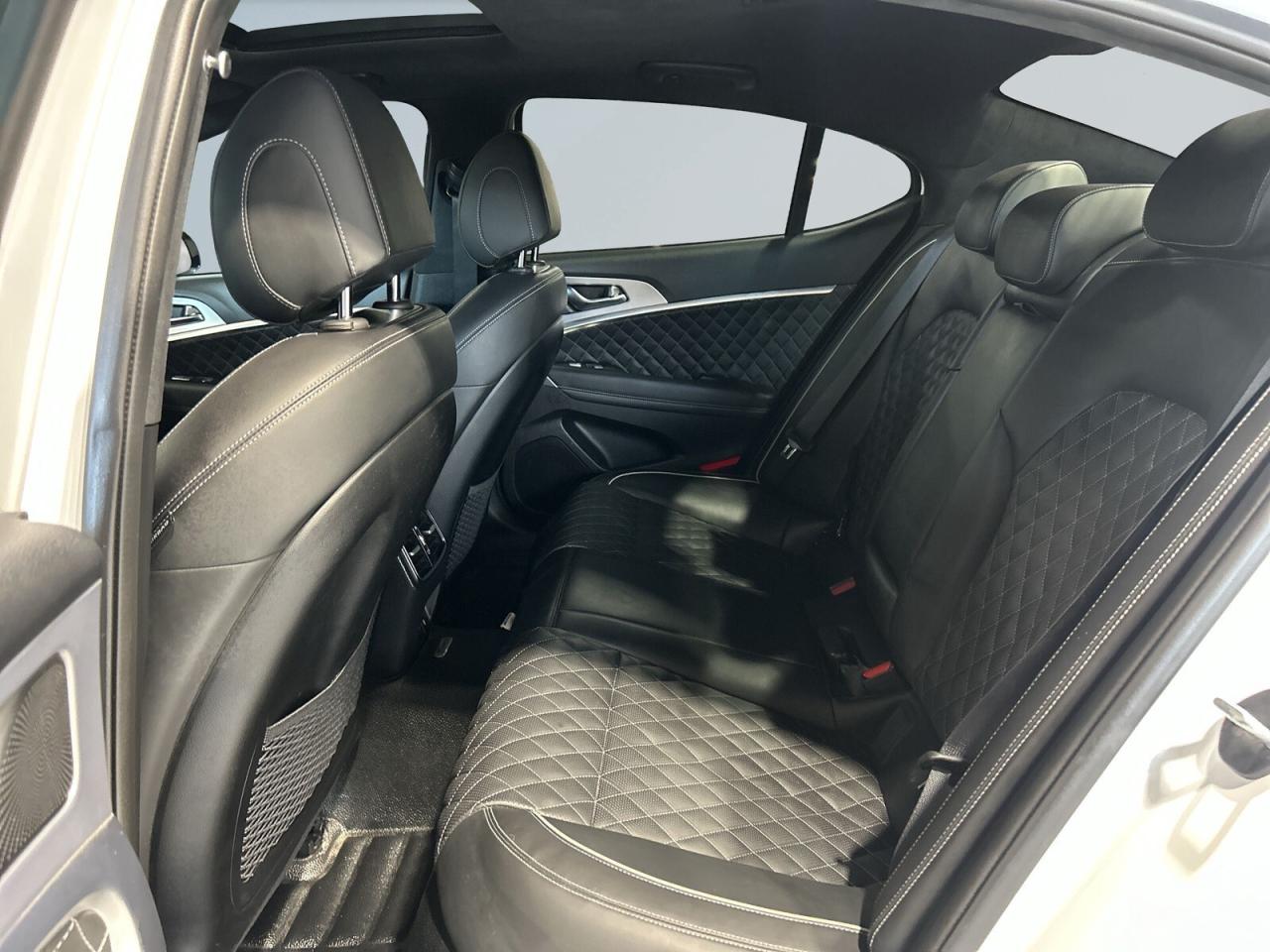 2021 Genesis G70 3.3T Sport AWD / Leather / Sunroof / Bluetooth / C Photo