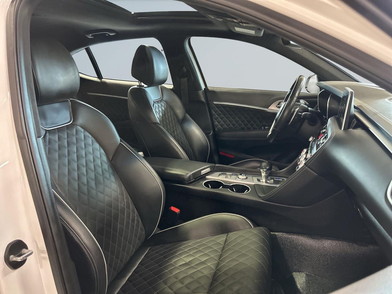 2021 Genesis G70 3.3T Sport AWD / Leather / Sunroof /NAVI / CLEAN C Photo
