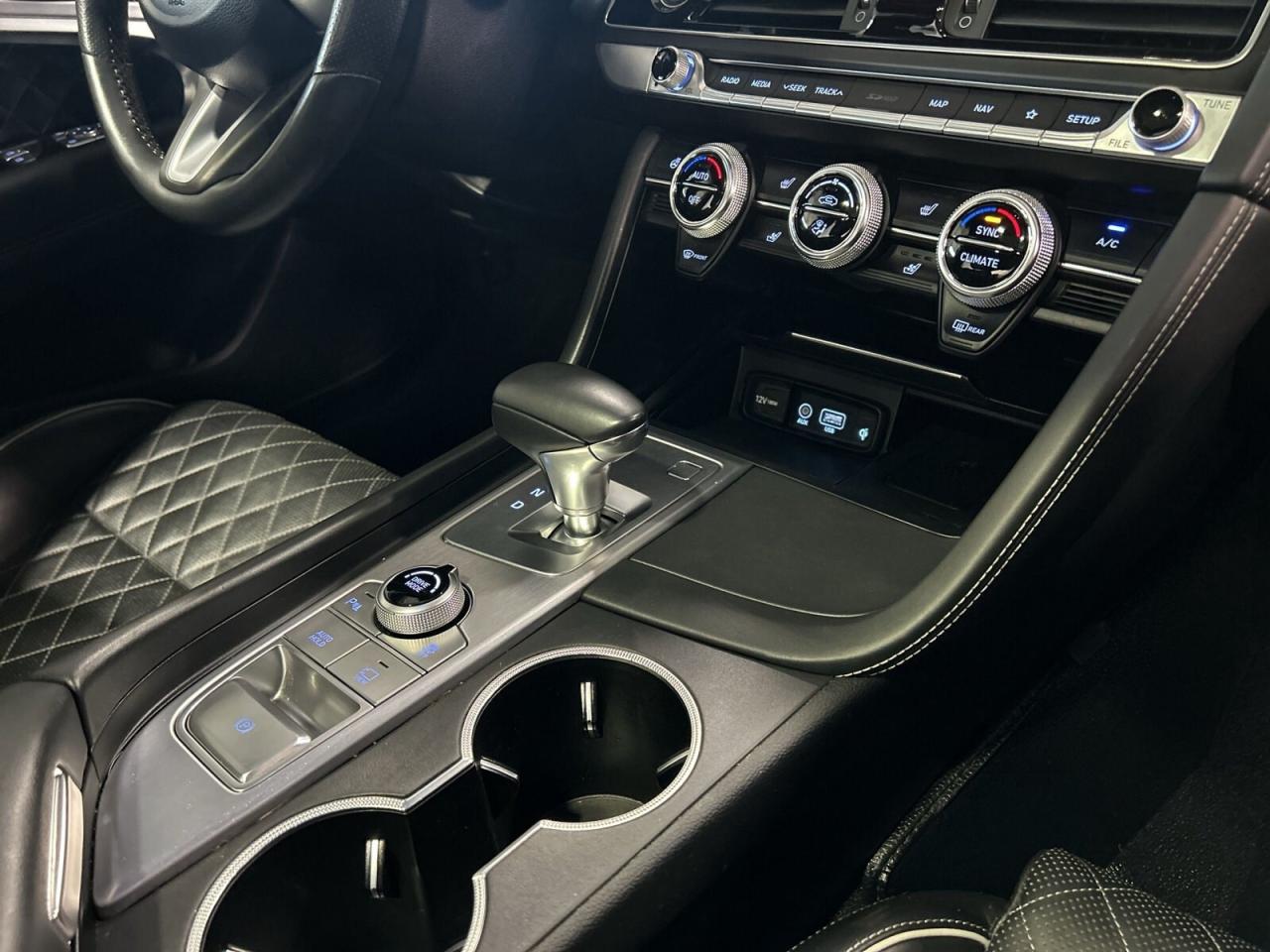 2021 Genesis G70 3.3T Sport AWD / Leather / Sunroof / Bluetooth / C Photo