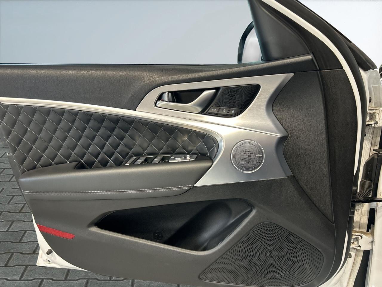 2021 Genesis G70 3.3T Sport AWD / Leather / Sunroof / Bluetooth / C Photo