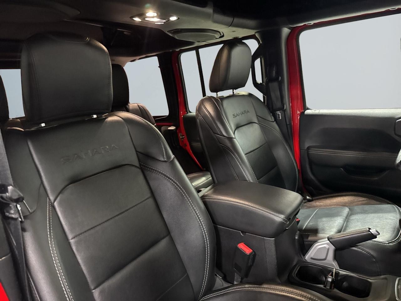 2021 Jeep Wrangler Unlimited Sahara 4x4 / Leather / NAVI / Remote Sta Photo