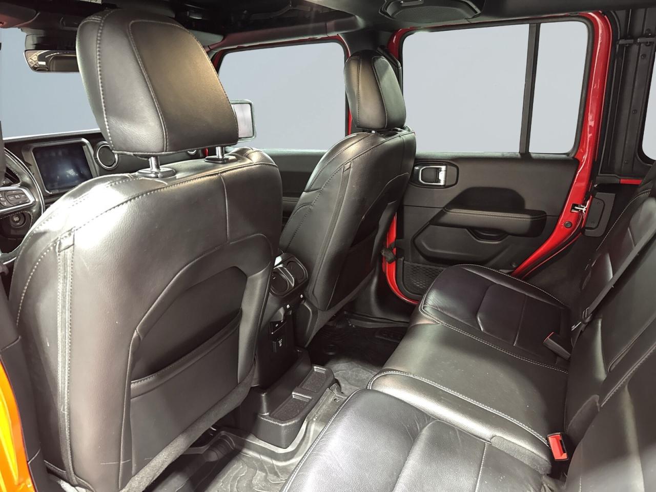 2021 Jeep Wrangler Unlimited Sahara 4x4 / Leather / NAVI / Remote Sta Photo