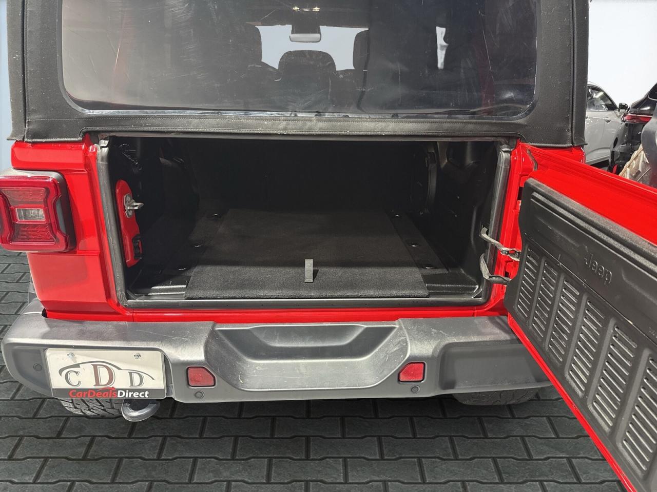 2021 Jeep Wrangler Unlimited Sahara 4x4 / Leather / NAVI / Remote Sta Photo