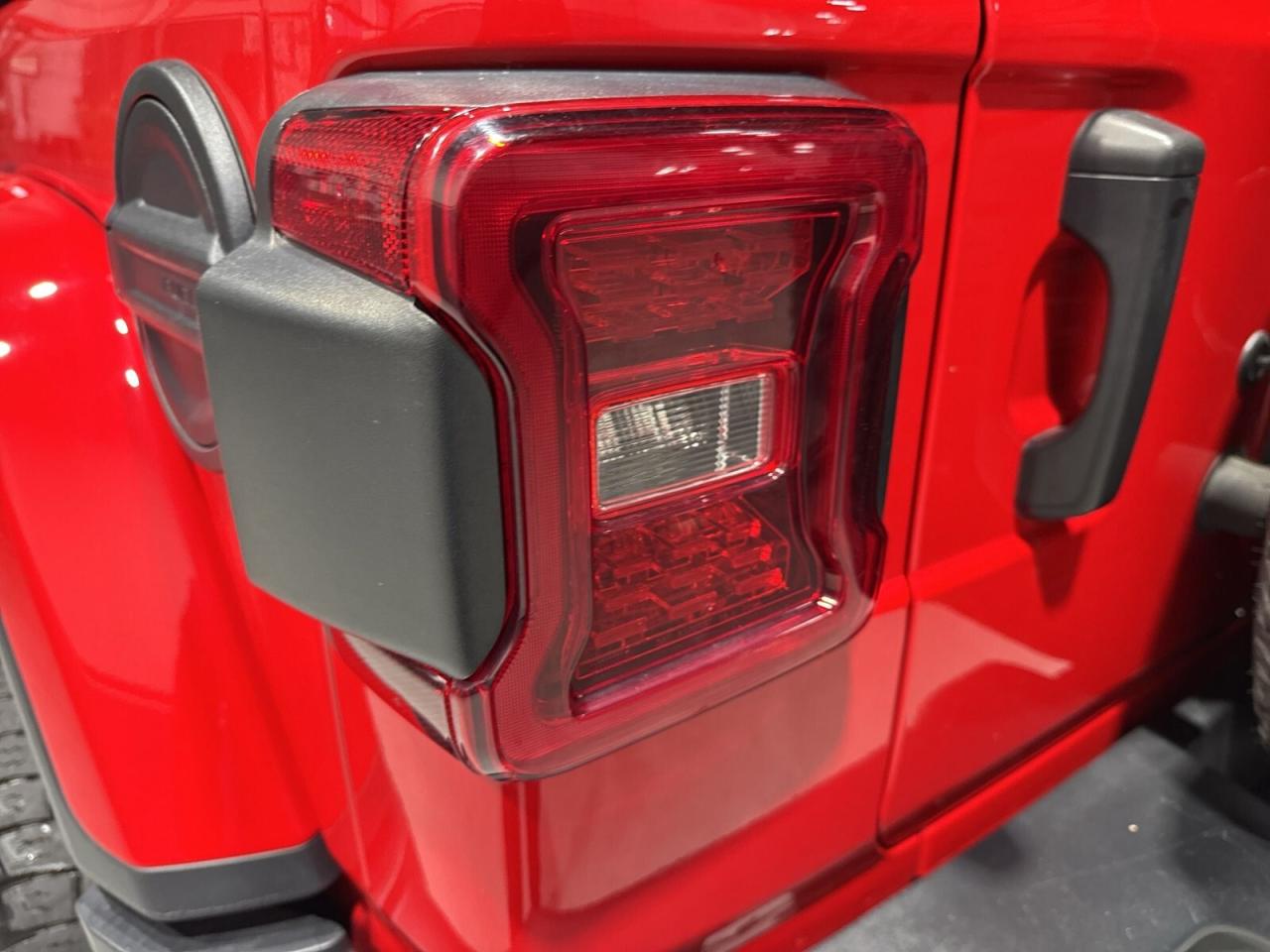 2021 Jeep Wrangler Unlimited Sahara 4x4 / Leather / NAVI / Remote Sta Photo