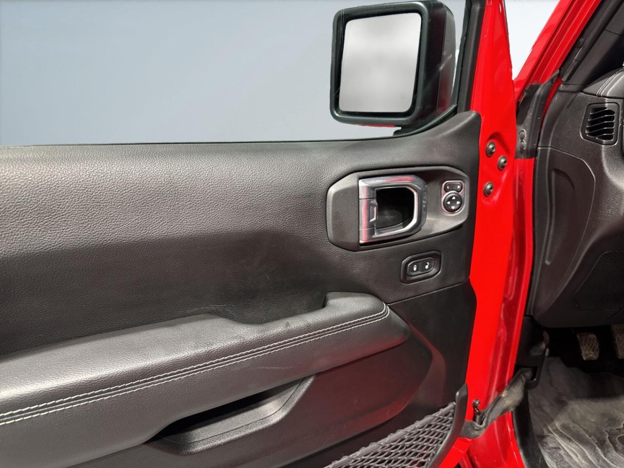 2021 Jeep Wrangler Unlimited Sahara 4x4 / Leather / NAVI / Remote Sta Photo