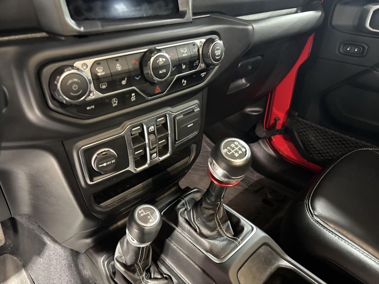 2021 Jeep Wrangler Unlimited Sahara 4x4 / Leather / NAVI / Remote Sta Photo