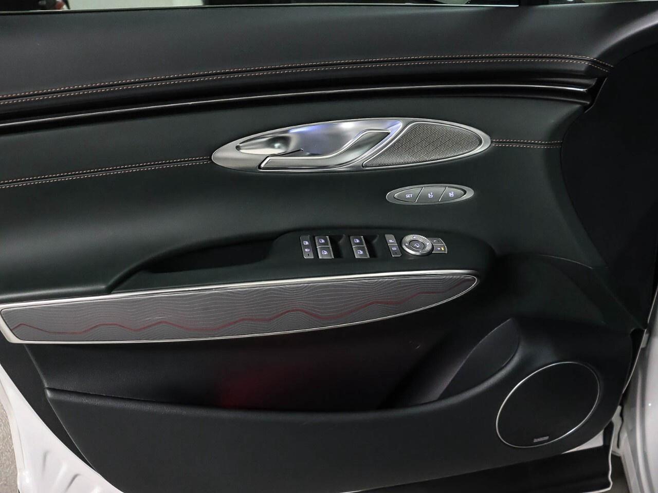 2024 Genesis GV70 2.5T Prestige AWD Photo