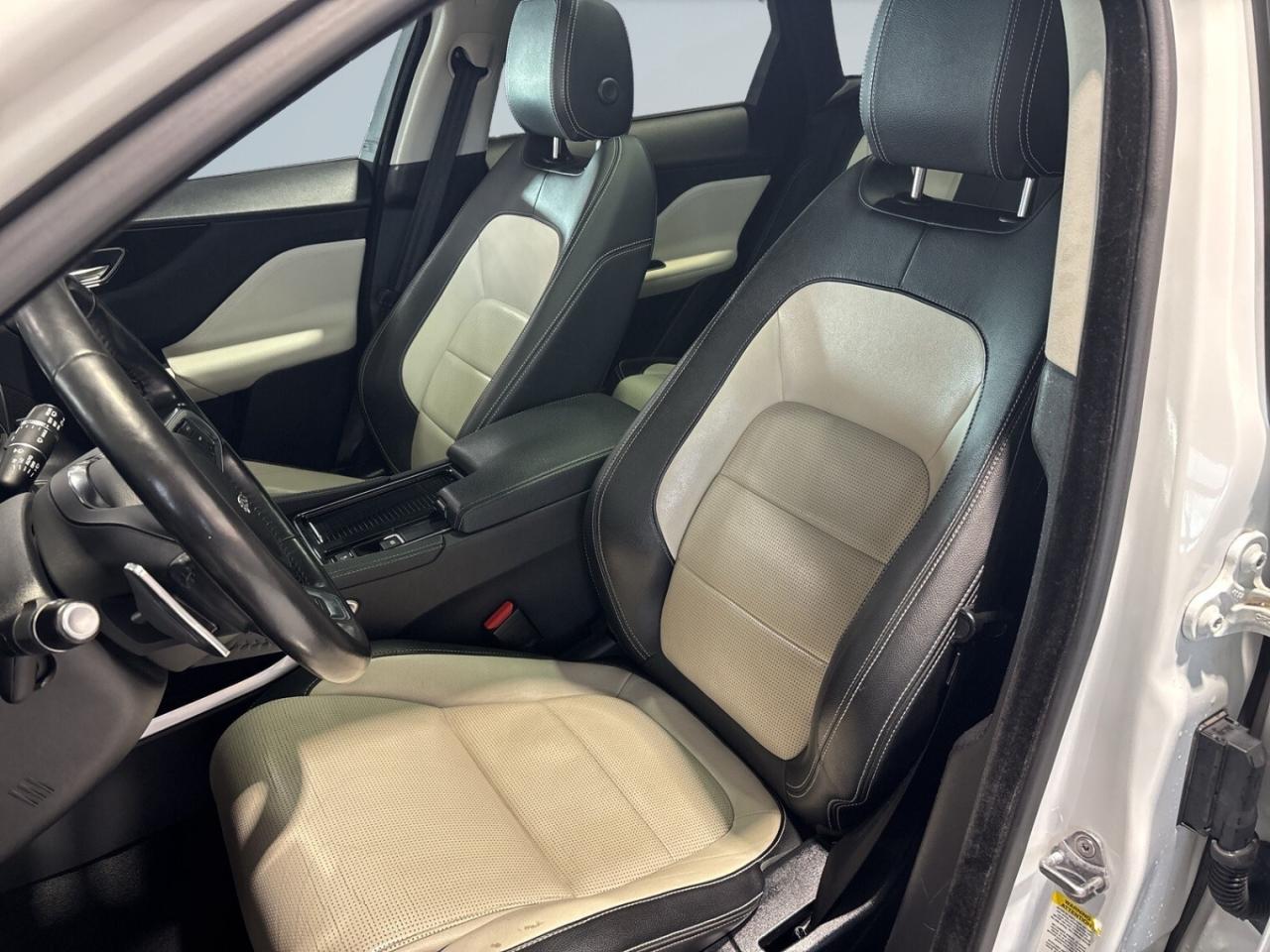 2018 Jaguar F-PACE 25t AWD R-Sport / Leather / Sunroof / Navi / B Cam Photo