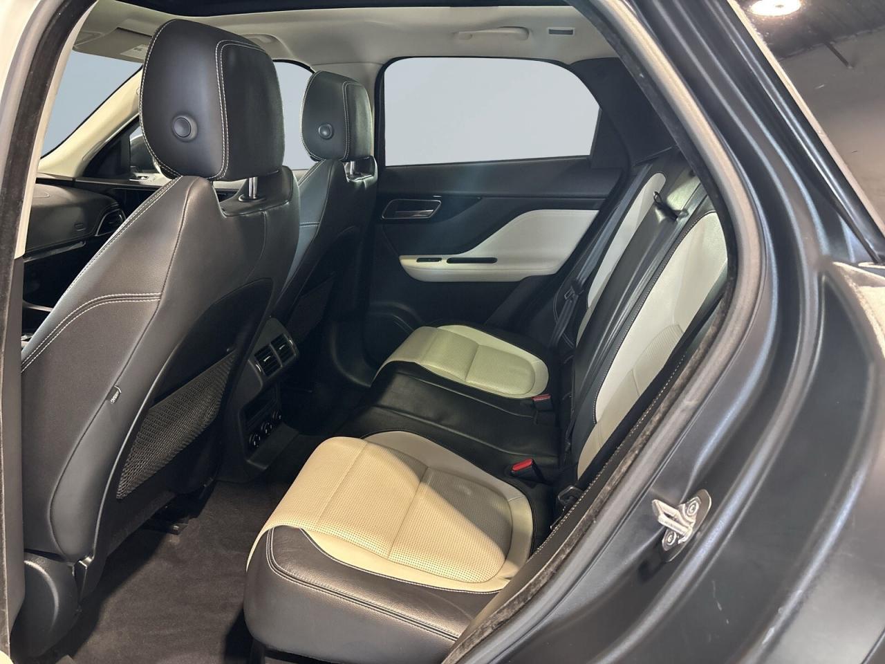 2018 Jaguar F-PACE 25t AWD R-Sport / Leather / Sunroof / Navi / B Cam Photo