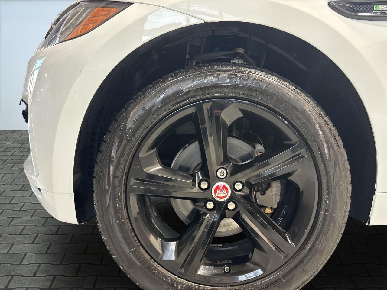 2018 Jaguar F-PACE 25t AWD R-Sport / Leather / Sunroof / Navi / B Cam Photo