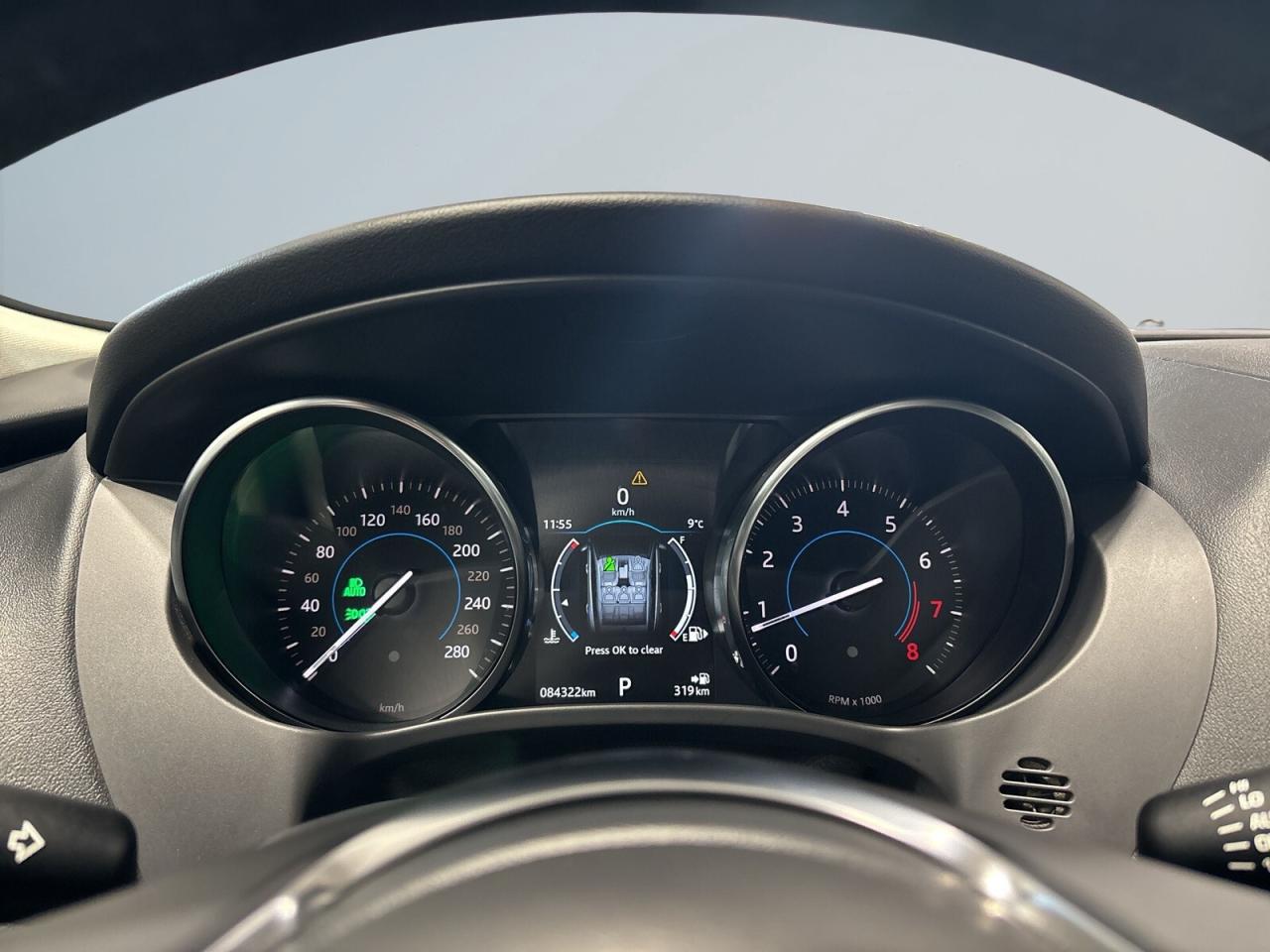 2018 Jaguar F-PACE 25t AWD R-Sport / Leather / Sunroof / Navi / B Cam Photo