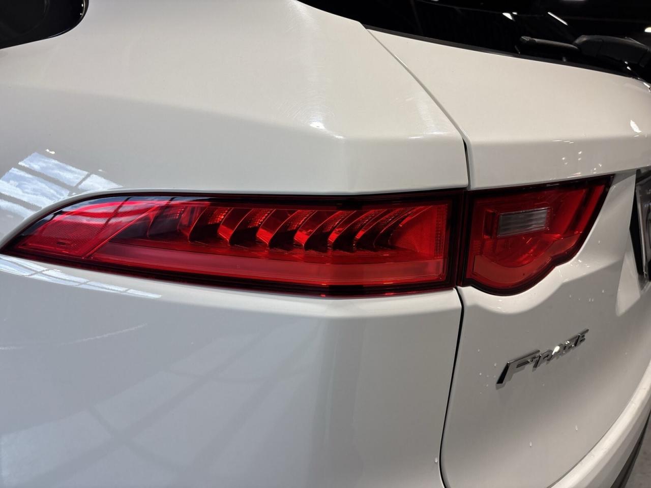 2018 Jaguar F-PACE 25t AWD R-Sport / Leather / Sunroof / Navi / B Cam Photo