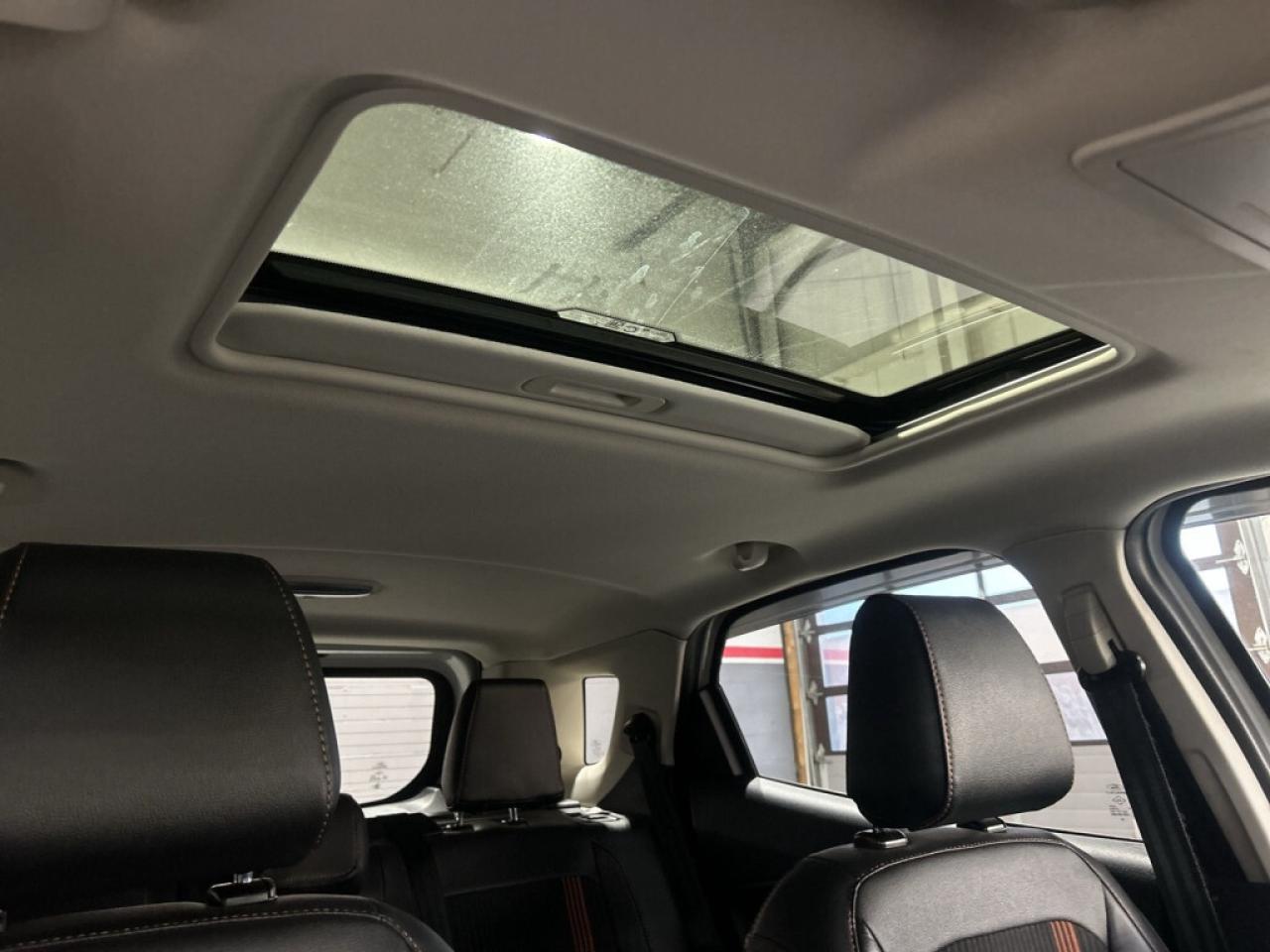 2018 Ford EcoSport SES AWD /Leather/NAVI/Sunroof/ Complete Service Hi Photo