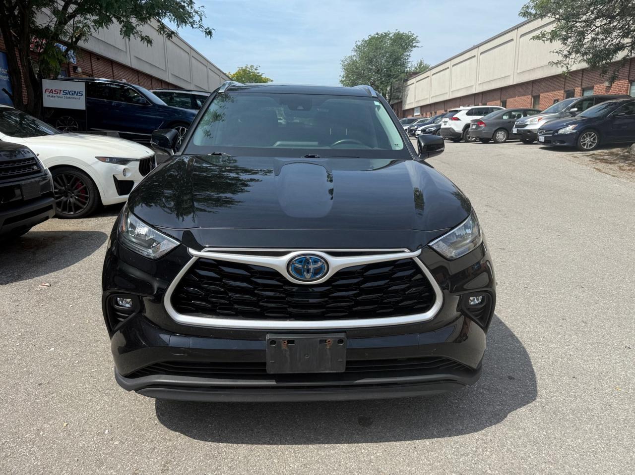 2020 Toyota Highlander Hybrid XLE AWD 8 SEATER, LEATHER, SUNROOF Photo