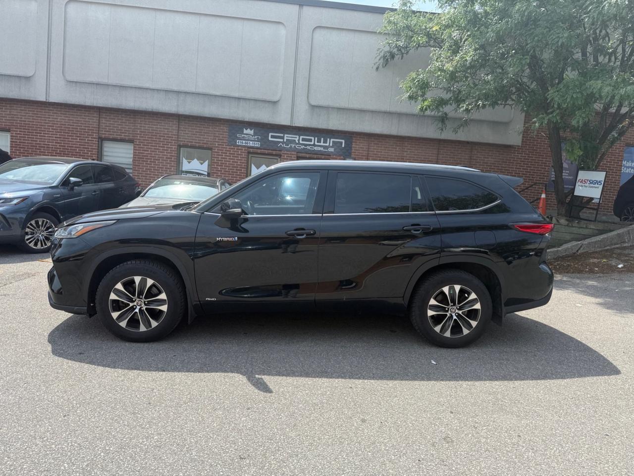 2020 Toyota Highlander Hybrid XLE AWD 8 SEATER, LEATHER, SUNROOF Photo