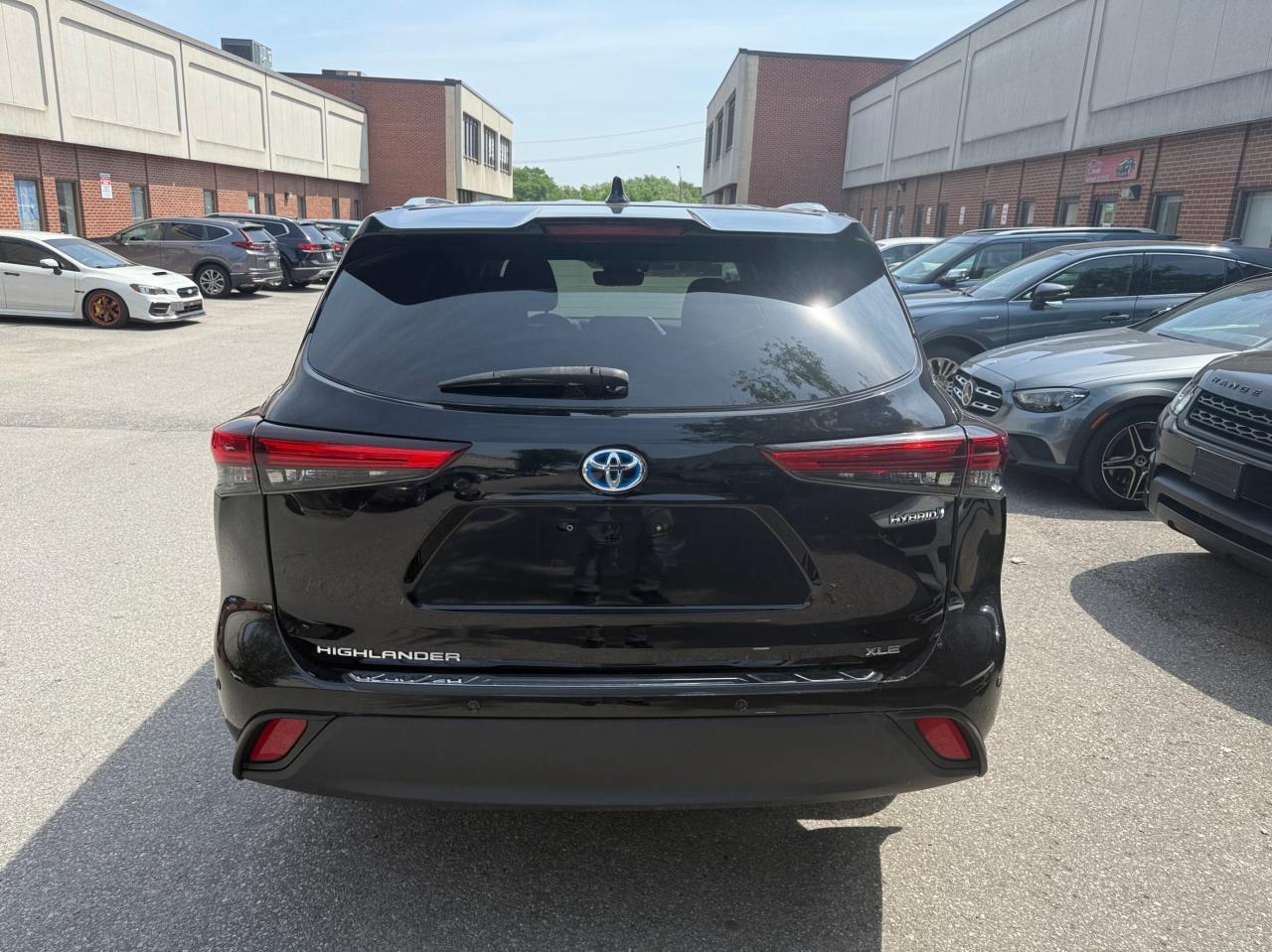 2020 Toyota Highlander Hybrid XLE AWD 8 SEATER, LEATHER, SUNROOF Photo