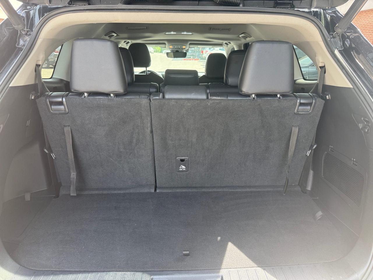 2020 Toyota Highlander Hybrid XLE AWD 8 SEATER, LEATHER, SUNROOF Photo