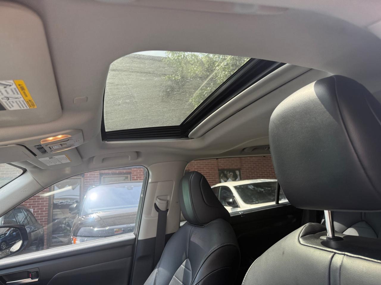 2020 Toyota Highlander Hybrid XLE AWD 8 SEATER, LEATHER, SUNROOF Photo