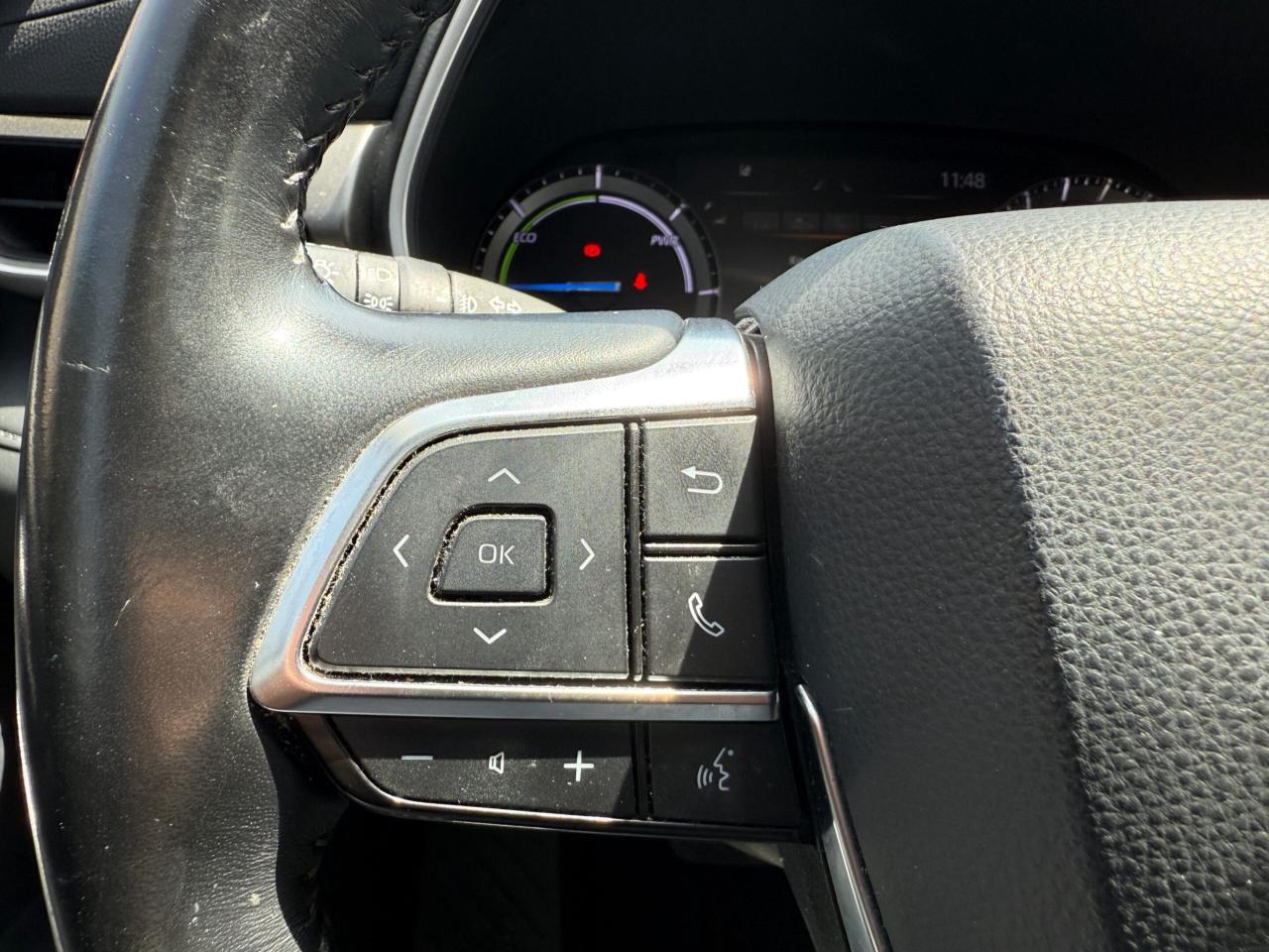 2020 Toyota Highlander Hybrid XLE AWD 8 SEATER, LEATHER, SUNROOF Photo