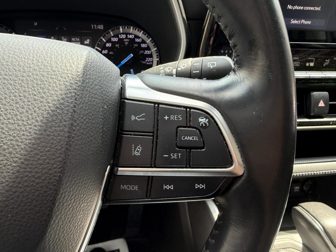 2020 Toyota Highlander Hybrid XLE AWD 8 SEATER, LEATHER, SUNROOF Photo