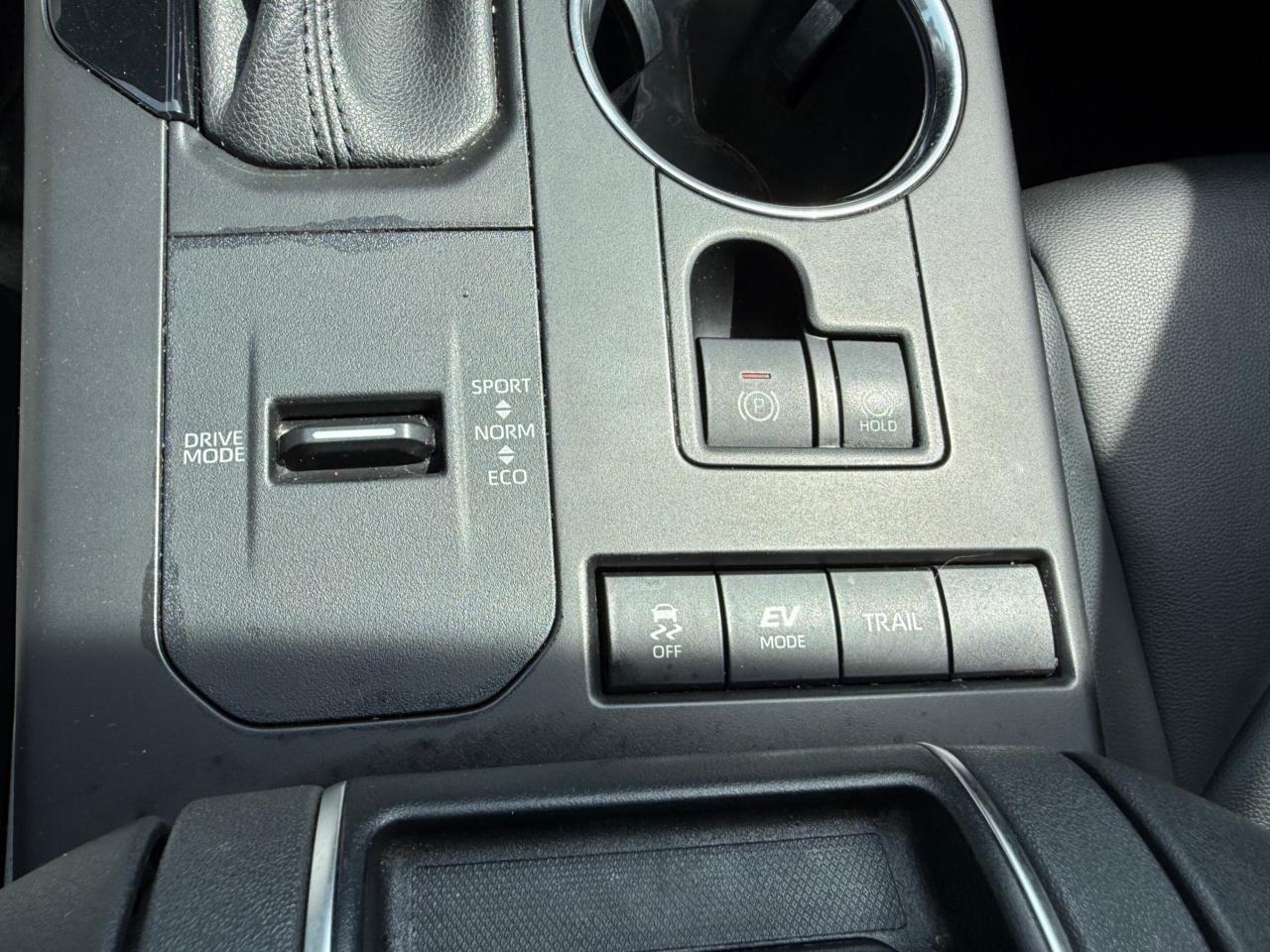 2020 Toyota Highlander Hybrid XLE AWD 8 SEATER, LEATHER, SUNROOF Photo