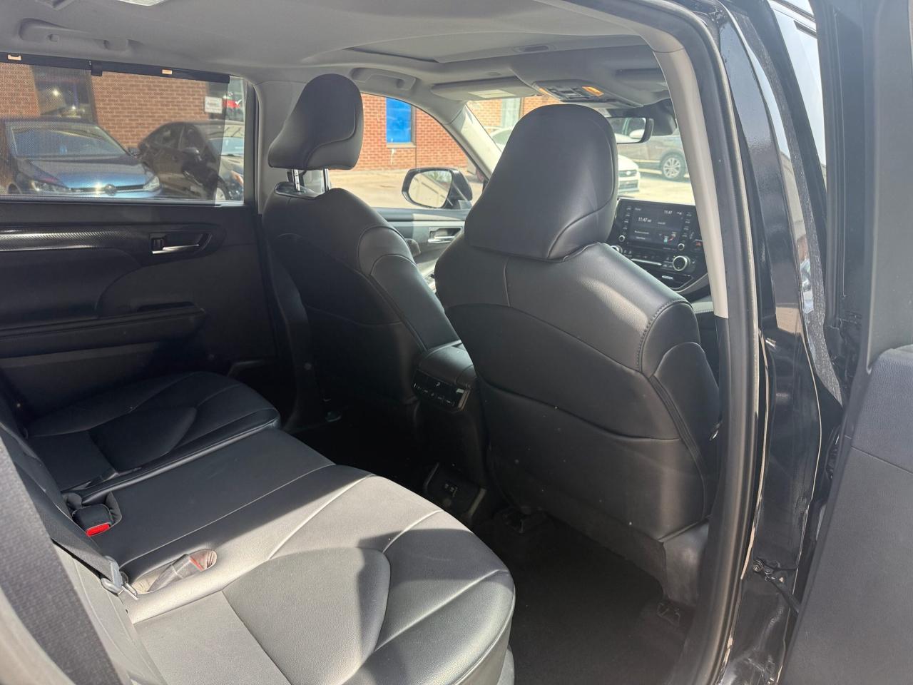 2020 Toyota Highlander Hybrid XLE AWD 8 SEATER, LEATHER, SUNROOF Photo