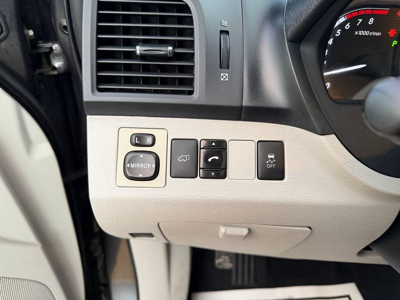 2009 Toyota Venza 4dr Wgn AWD, LEATHER , PANORAMIC ROOF Photo