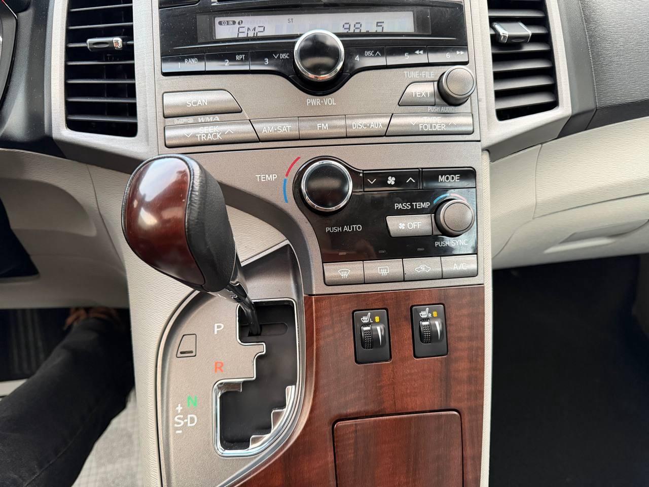 2009 Toyota Venza 4dr Wgn AWD, LEATHER , PANORAMIC ROOF Photo