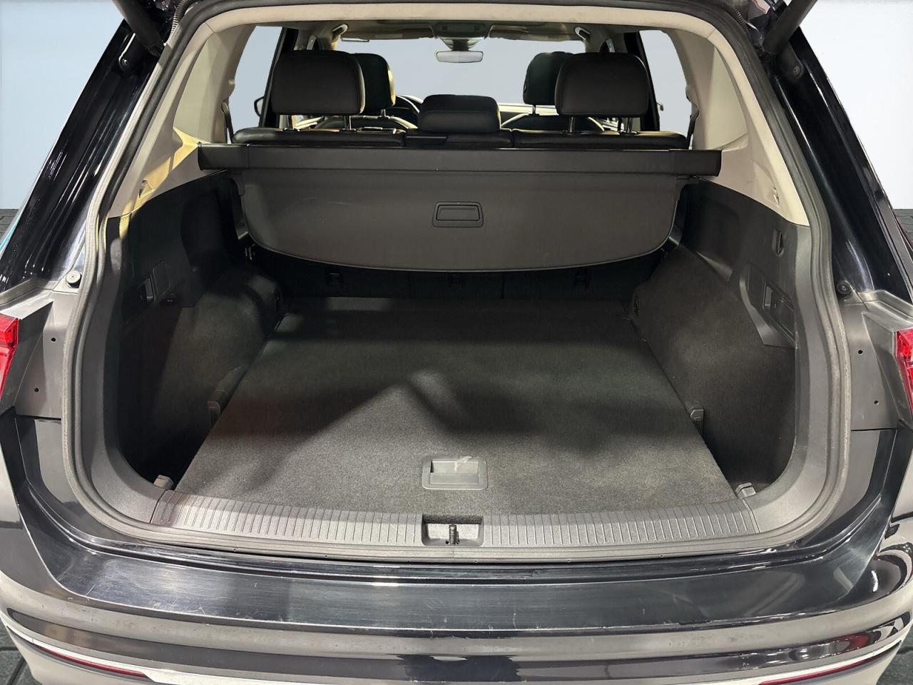 2018 Volkswagen Tiguan Highline 4MOTION / Leather / NAVI / Sunroof / Remo Photo2