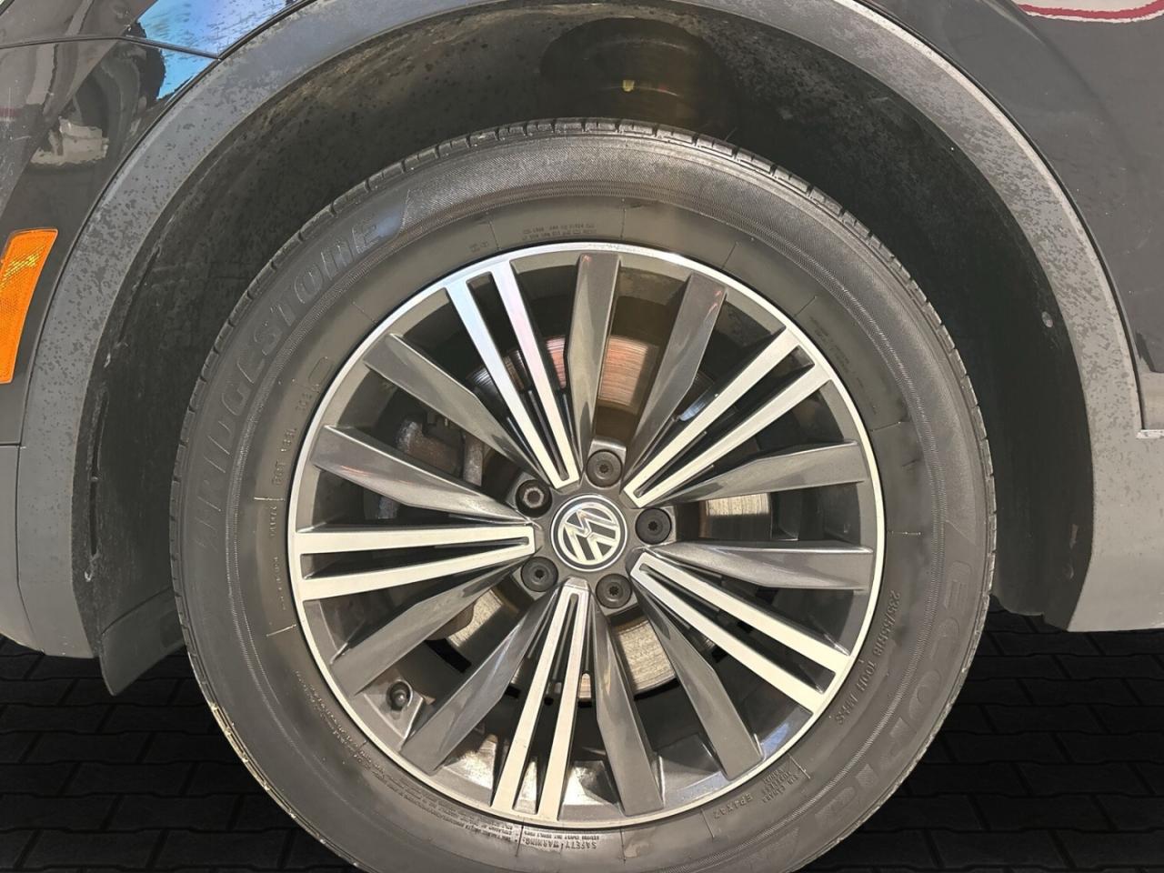 2018 Volkswagen Tiguan Highline 4MOTION / Leather / NAVI / Sunroof / Remo Photo