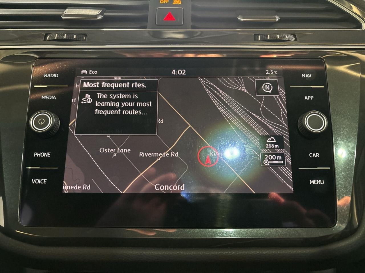 2018 Volkswagen Tiguan Highline 4MOTION / Leather / NAVI / Sunroof / Remo Photo