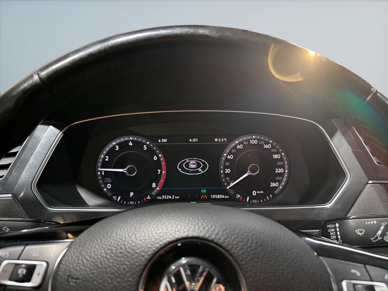 2018 Volkswagen Tiguan Highline 4MOTION / Leather / NAVI / Sunroof / Remo Photo