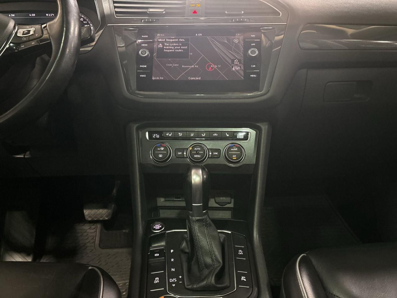 2018 Volkswagen Tiguan Highline 4MOTION / Leather / NAVI / Sunroof / Remo Photo