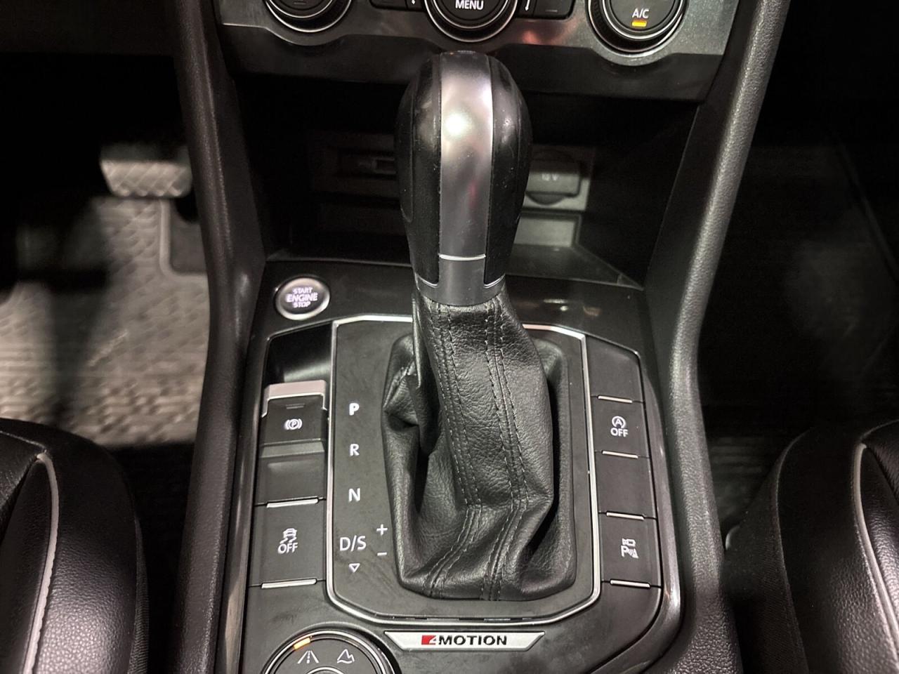 2018 Volkswagen Tiguan Highline 4MOTION / Leather / NAVI / Sunroof / Remo Photo