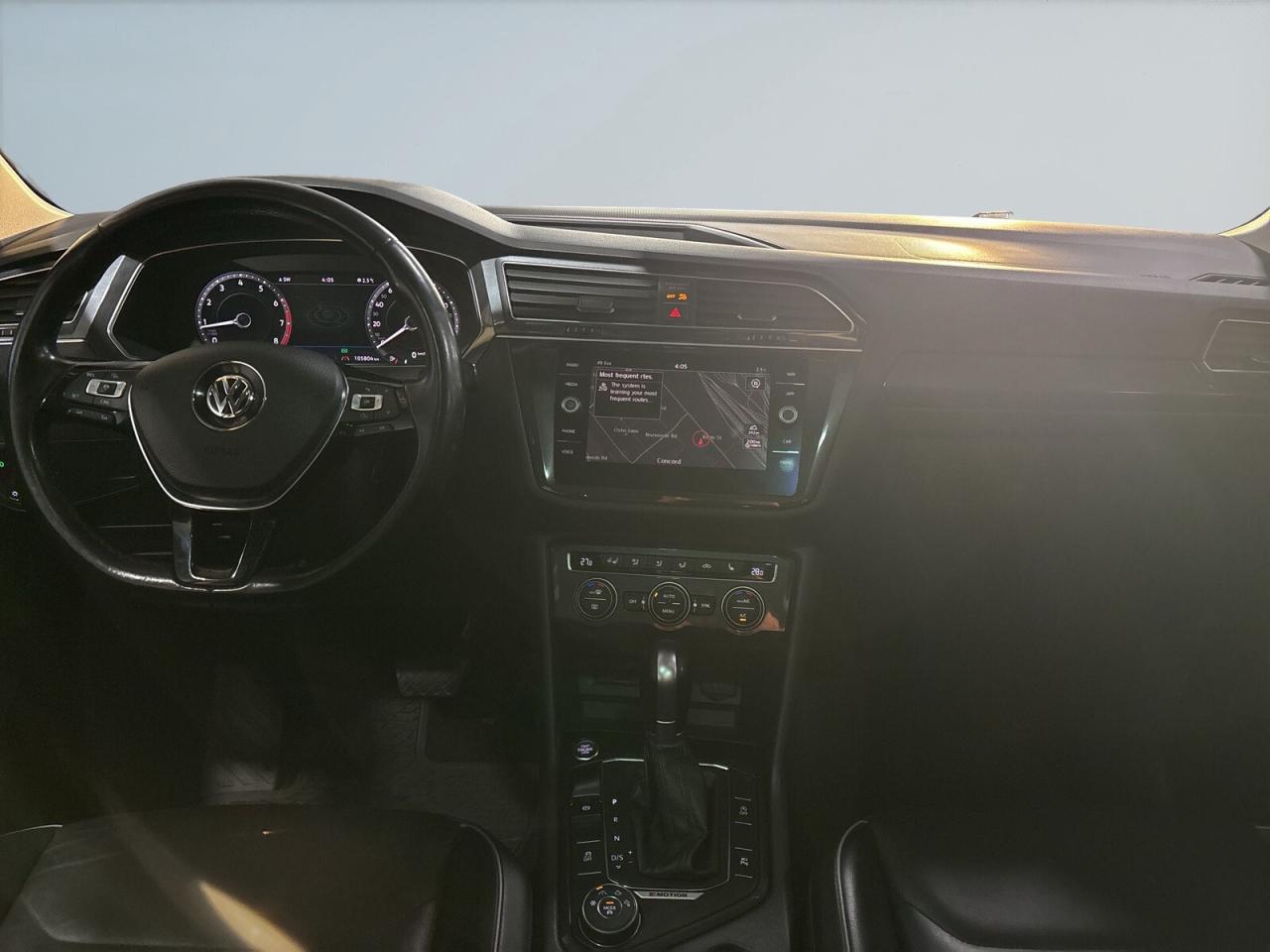 2018 Volkswagen Tiguan Highline 4MOTION / Leather / NAVI / Sunroof / Remo Photo