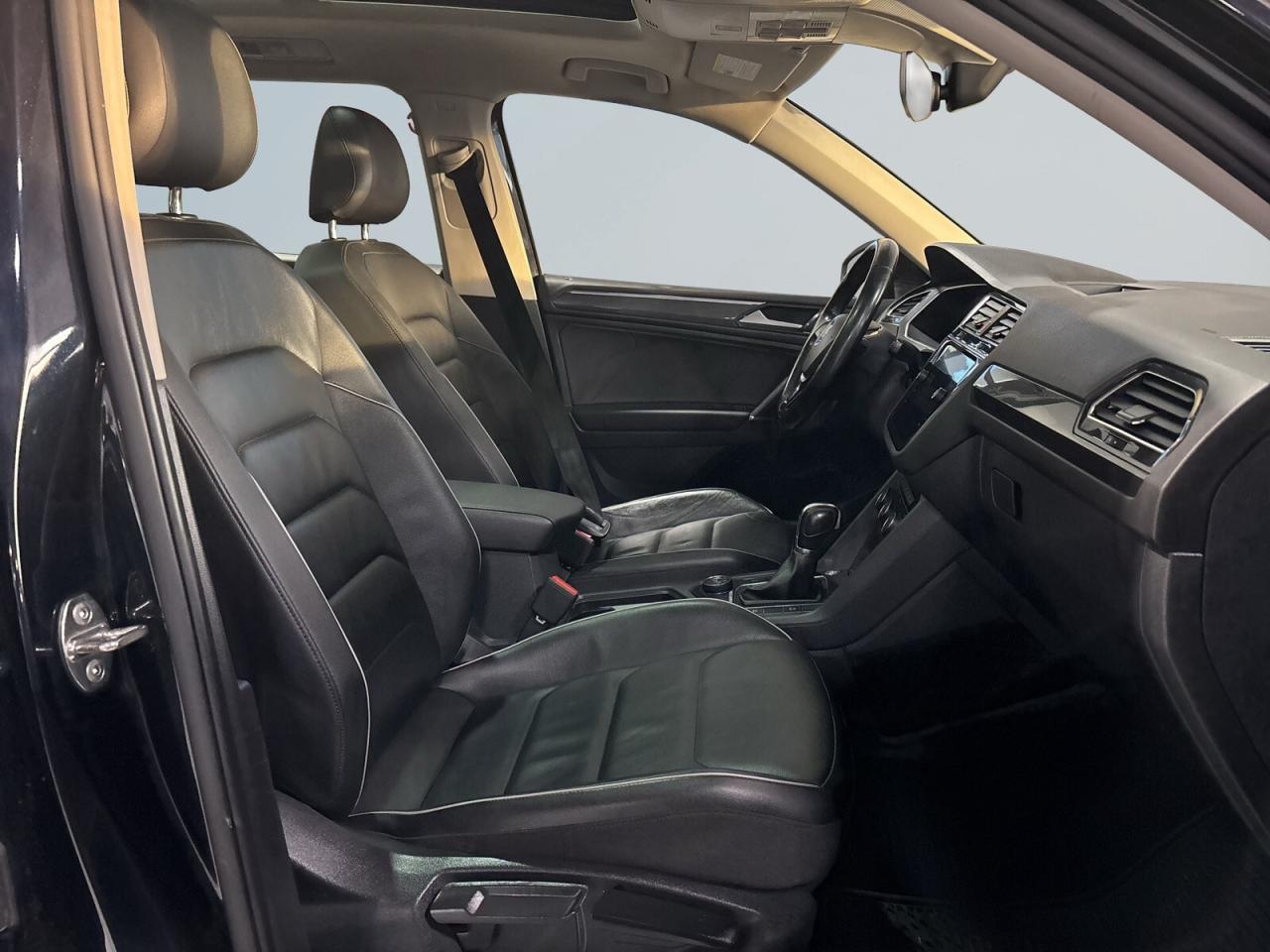 2018 Volkswagen Tiguan Highline 4MOTION / Leather / NAVI / Sunroof / Remo Photo