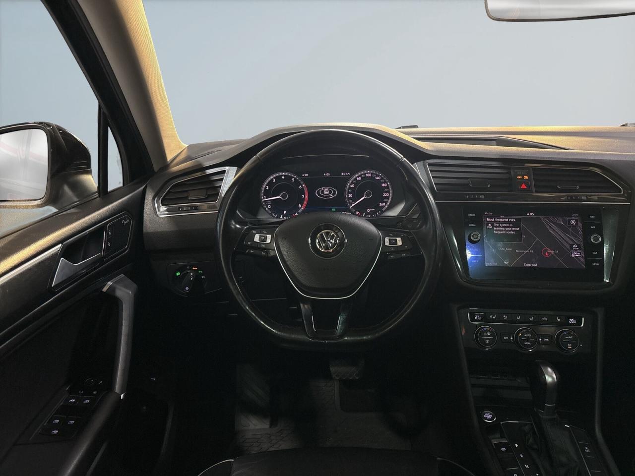 2018 Volkswagen Tiguan Highline 4MOTION / Leather / NAVI / Sunroof / Remo Photo