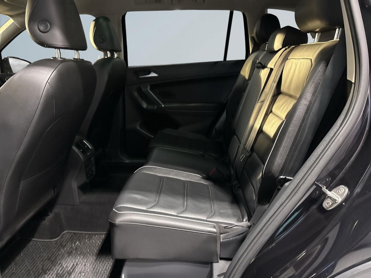 2018 Volkswagen Tiguan Highline 4MOTION / Leather / NAVI / Sunroof / Remo Photo