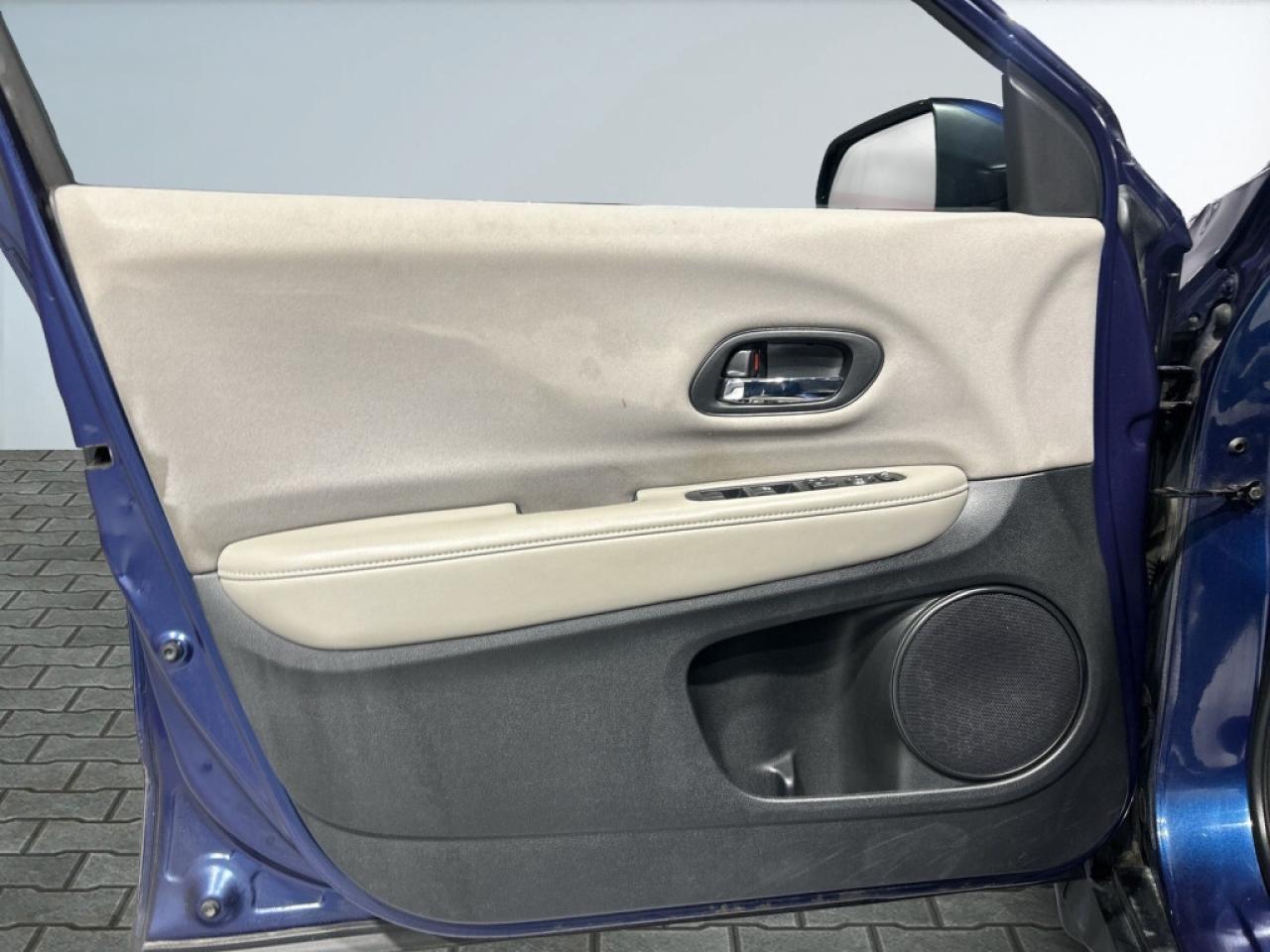 2017 Honda HR-V Sporty LX AWD   Heated Seats   Backup Cam   All Ne Photo