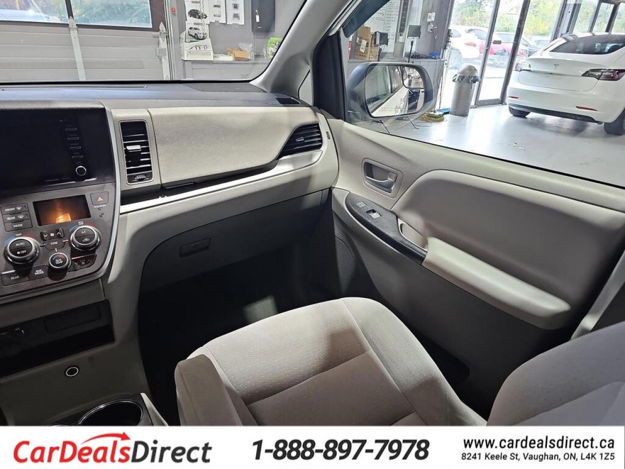 2020 Toyota Sienna LE 8-Passenger / Back Up Cam / Bluetooth / Heated Photo2