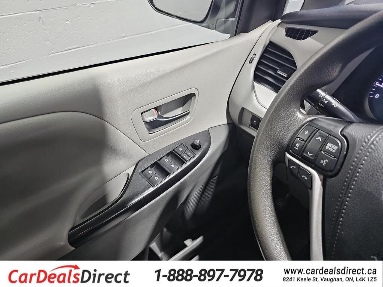 2020 Toyota Sienna LE 8-Passenger / Back Up Cam / Bluetooth / Heated Photo