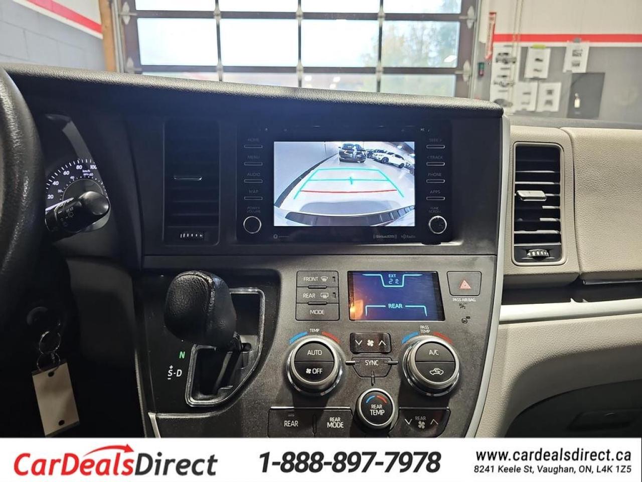 2020 Toyota Sienna LE 8-Passenger / Back Up Cam / Bluetooth / Heated Photo