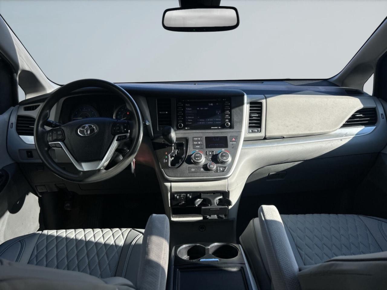 2020 Toyota Sienna LE 8-Passenger / Back Up Cam / Bluetooth / Heated Photo