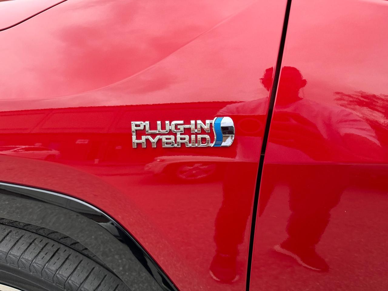 2023 Toyota RAV4 Prime XSE AWD TECH PACKAGE Photo3