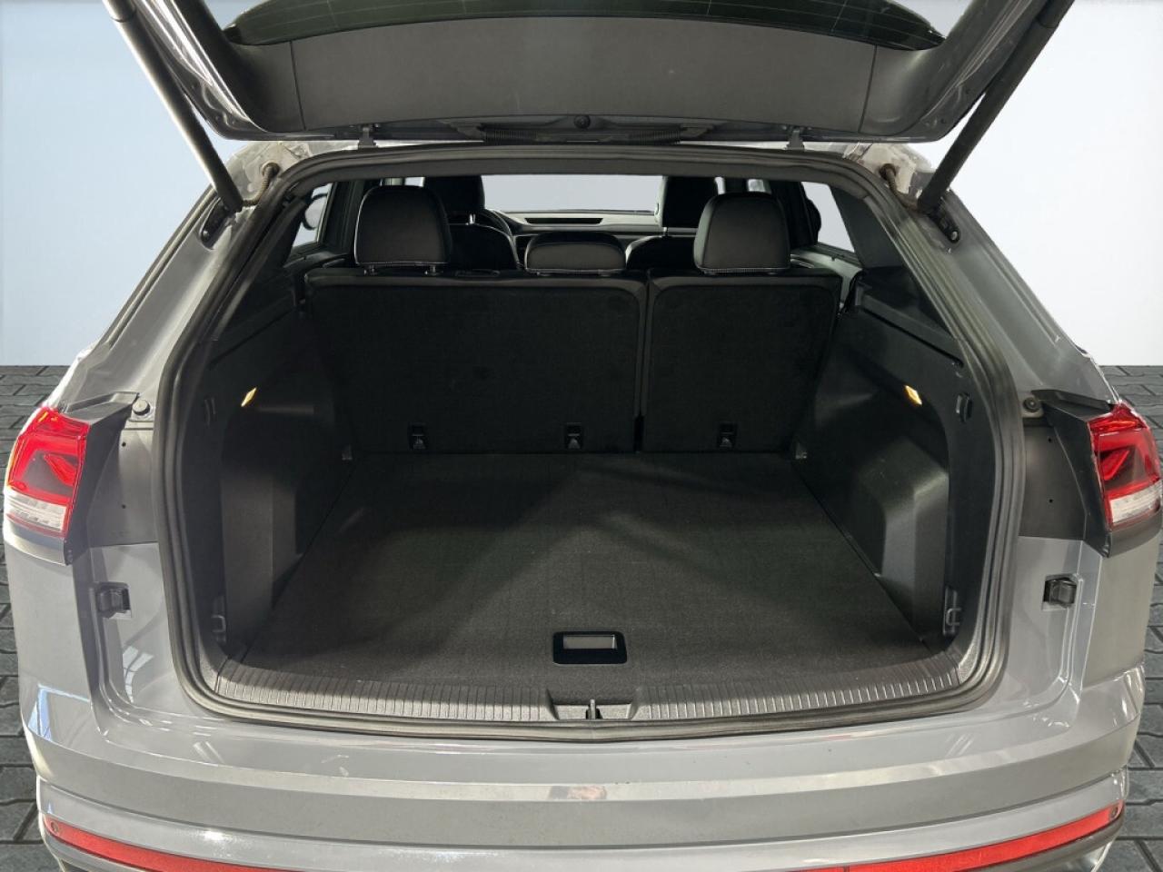 2022 Volkswagen Atlas R Line 2.0 TSI 4MOTION / Leather / Clean Carfax / Photo