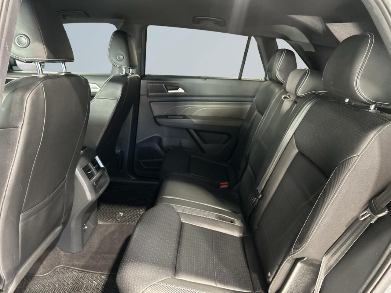 2022 Volkswagen Atlas R Line 2.0 TSI 4MOTION / Leather / Clean Carfax / Photo