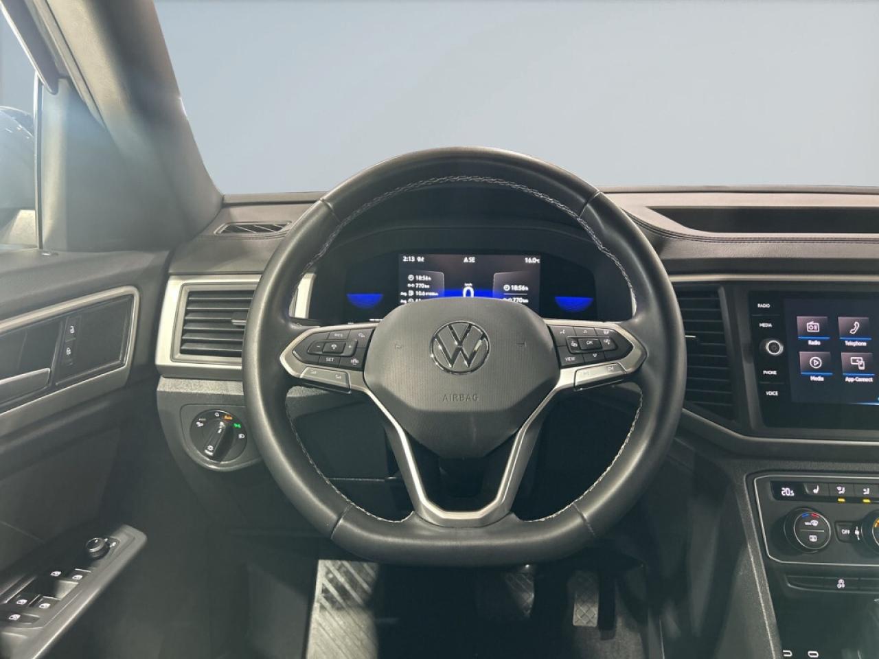 2022 Volkswagen Atlas R Line 2.0 TSI 4MOTION / Leather / Clean Carfax / Photo