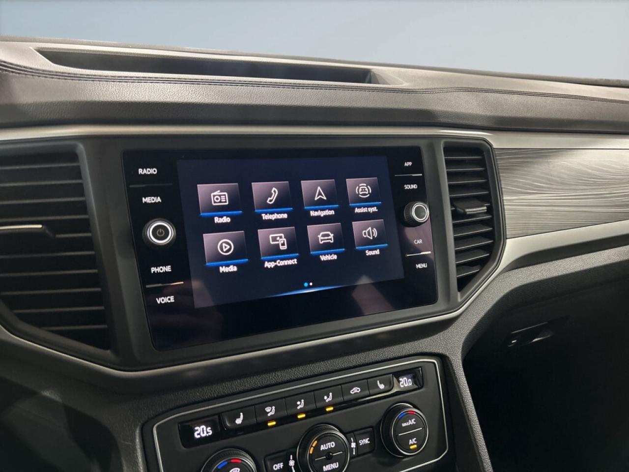 2022 Volkswagen Atlas R Line 2.0 TSI 4MOTION / Leather / Clean Carfax / Photo