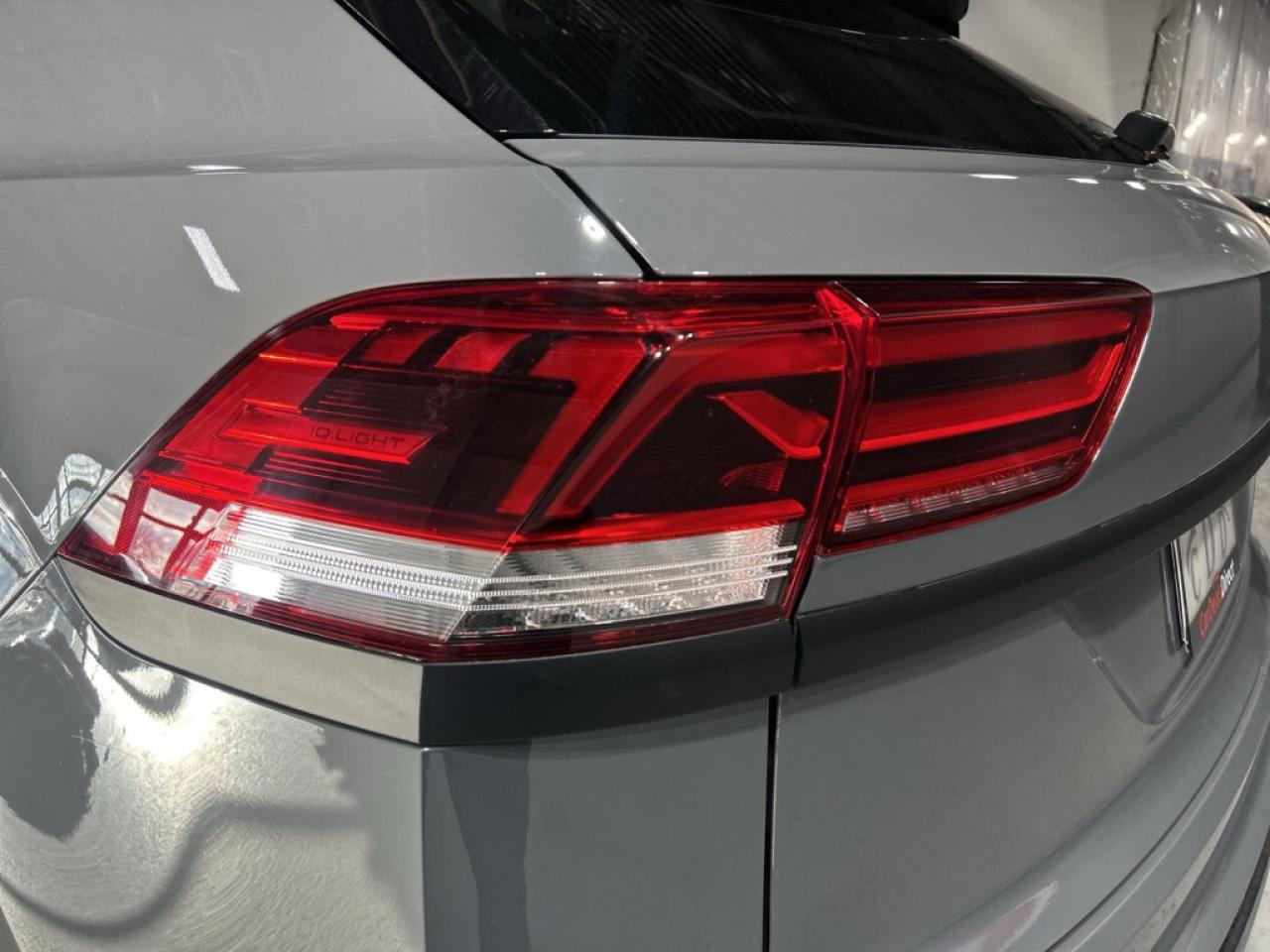 2022 Volkswagen Atlas R Line 2.0 TSI 4MOTION / Leather / Clean Carfax / Photo