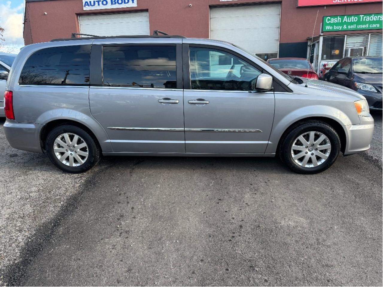 2014 Chrysler Town & Country TOURING Photo